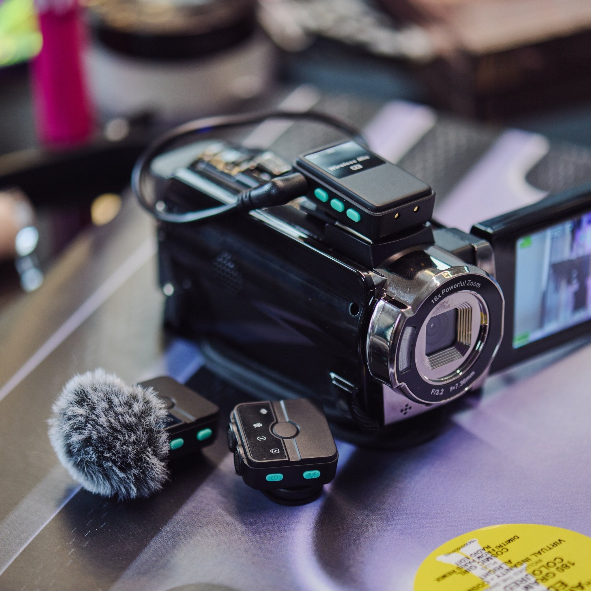 CreatorMic is ideal for cameras and DSLRs, with a mountable receiver and all cables included